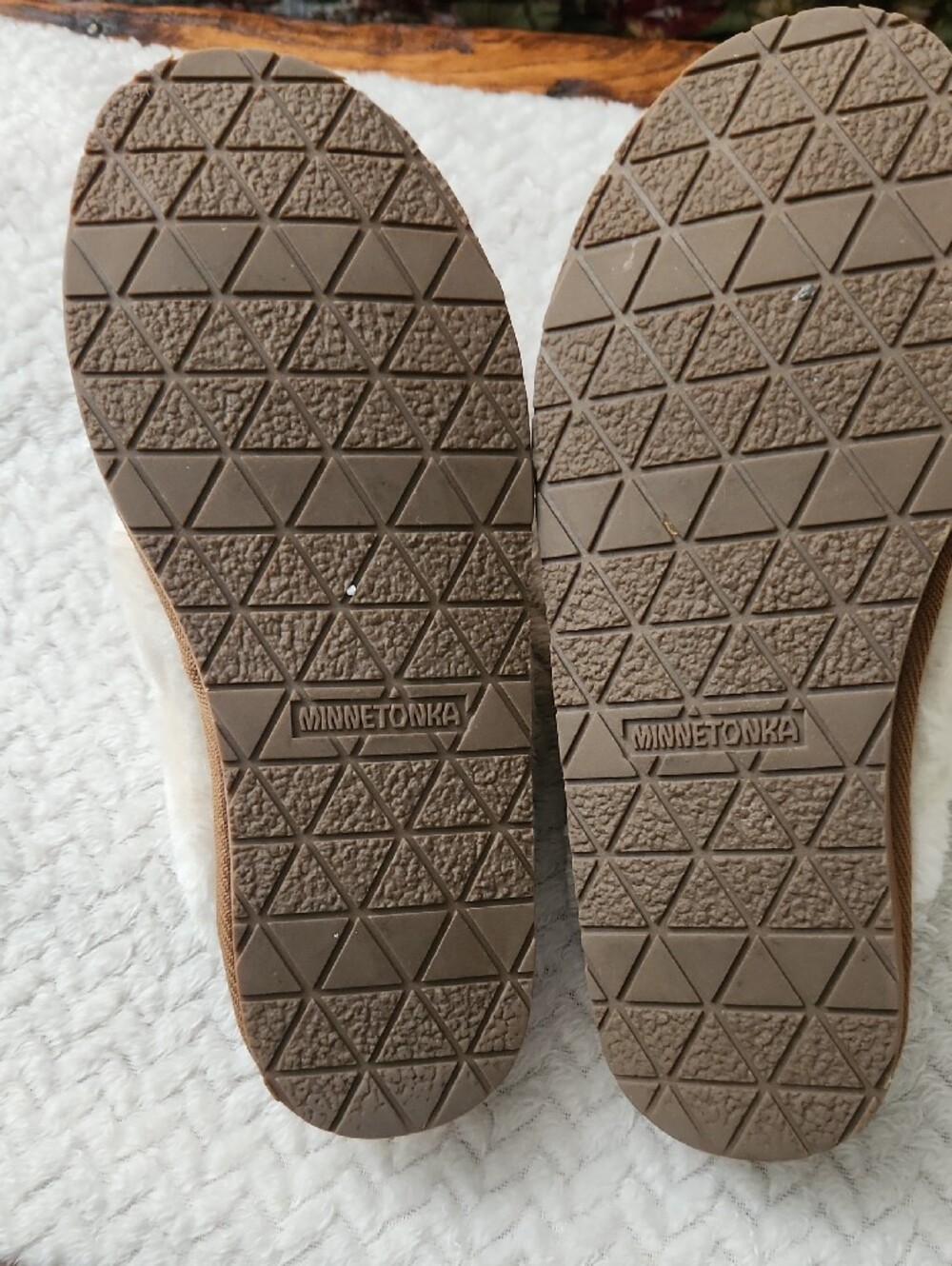 Minnetonka Cozy Faux-Fur Slide Slippers - Tan & Cream - Picture 4 of 5